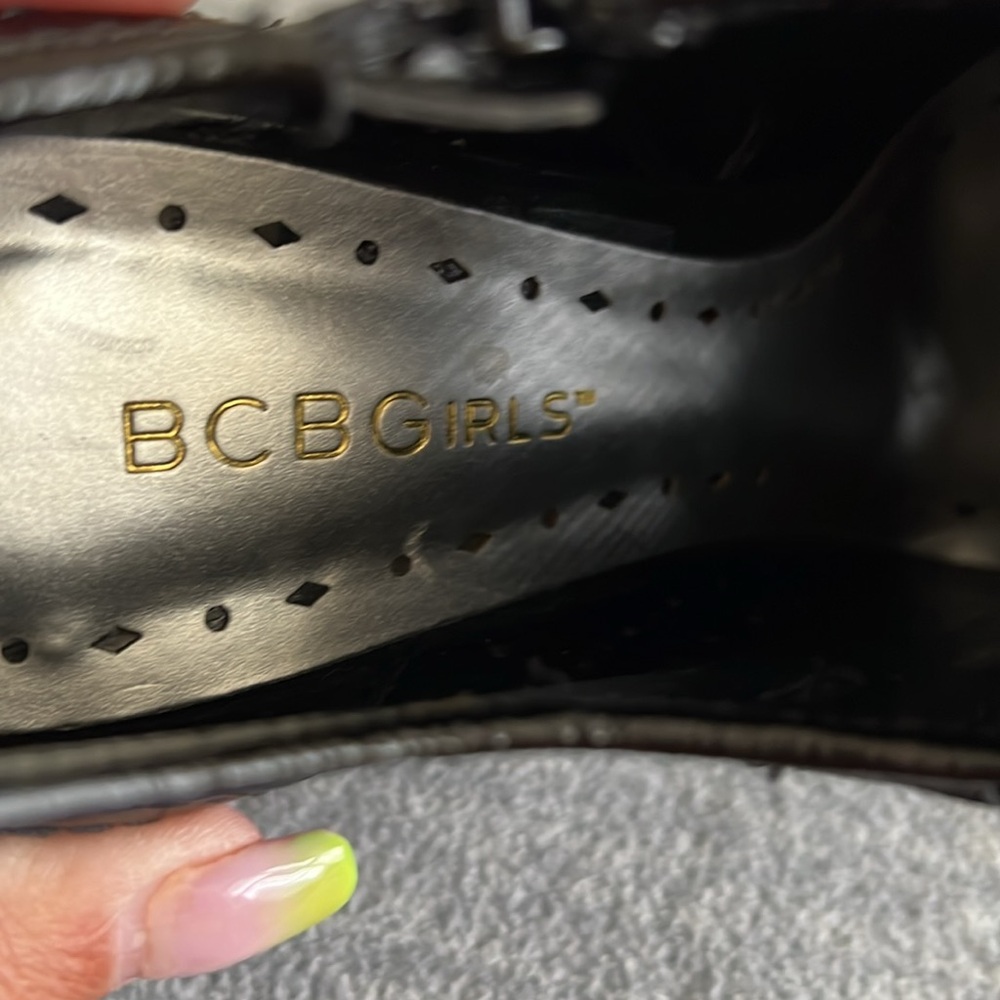 BCBGirls Cherie Black 4 In.‎ Heeled Boots Women 8M Leather Upper Perforated Zip - Picture 8 of 12